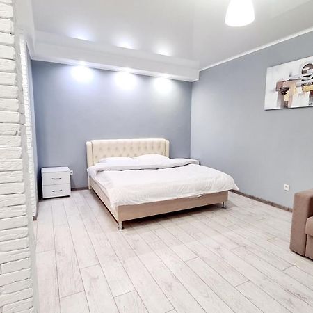 Apartaments On Vulytsia Heroiv Ato 32 Kryvyi Rih Exterior foto