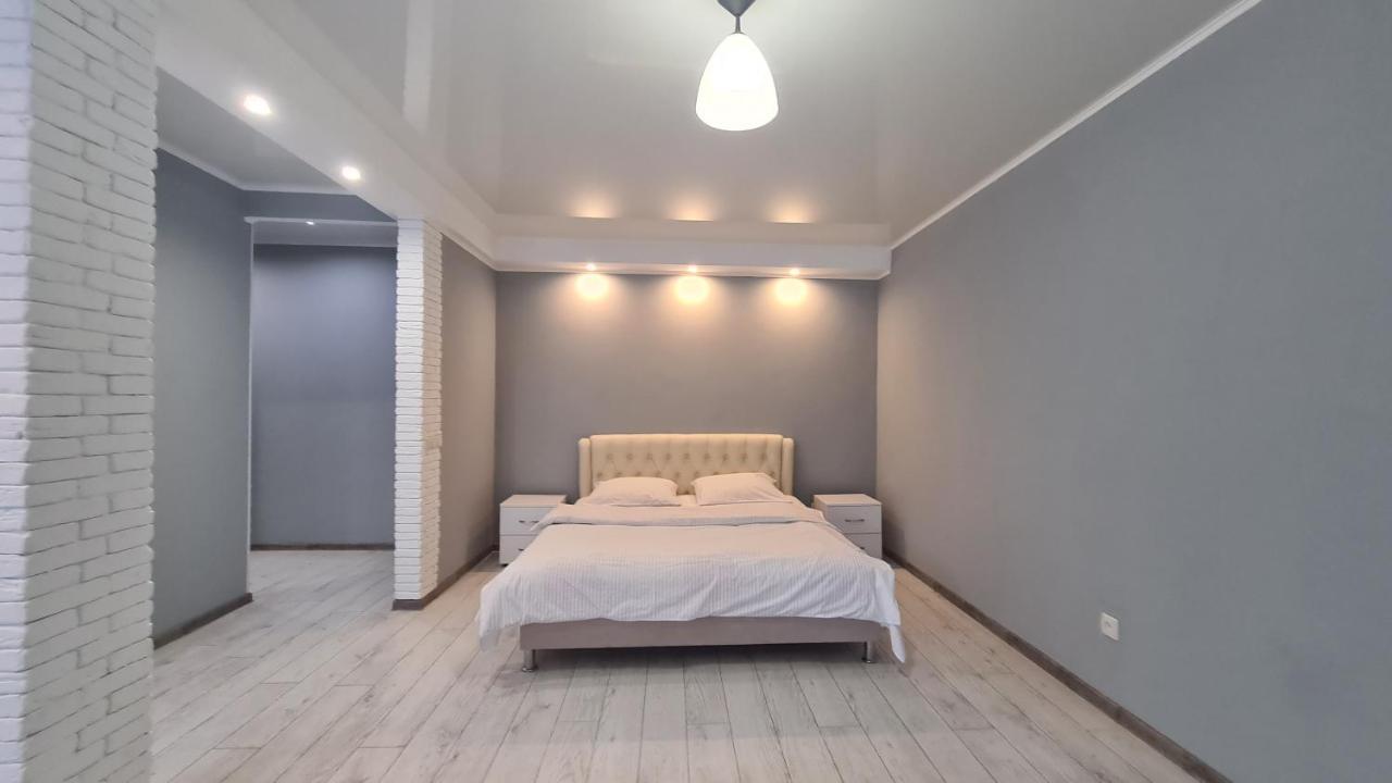 Apartaments On Vulytsia Heroiv Ato 32 Kryvyi Rih Exterior foto