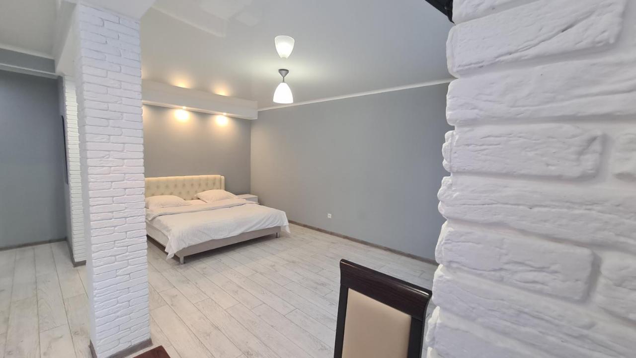 Apartaments On Vulytsia Heroiv Ato 32 Kryvyi Rih Exterior foto