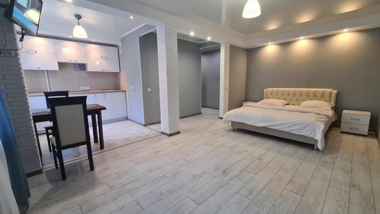 Apartaments On Vulytsia Heroiv Ato 32 Kryvyi Rih Exterior foto