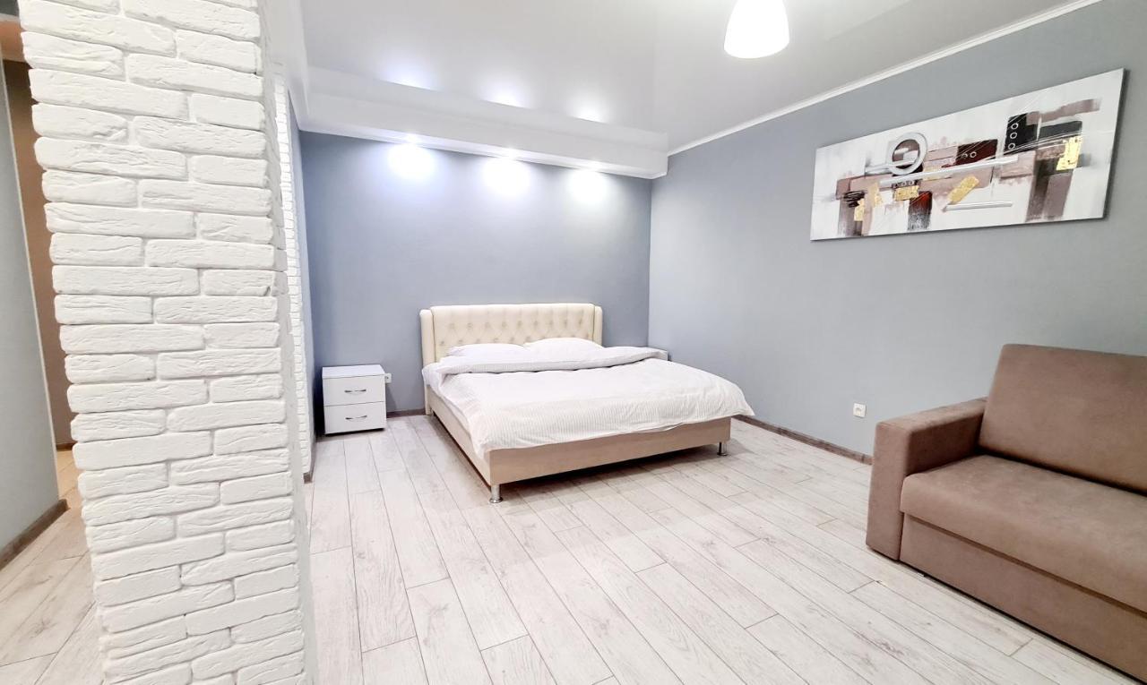 Apartaments On Vulytsia Heroiv Ato 32 Kryvyi Rih Exterior foto